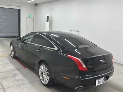 Jaguar XJ SERIES