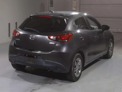 Mazda DEMIO  с аукциона в Японии