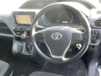 Toyota VOXY лот № 3038 оценка 3  с аукциона в Японии 2
