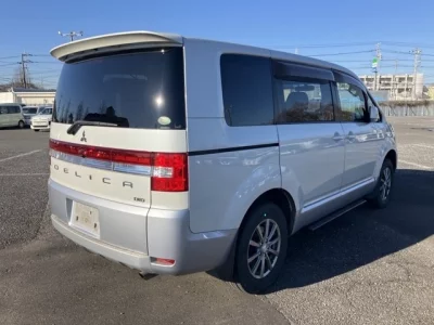 Mitsubishi DELICA D5