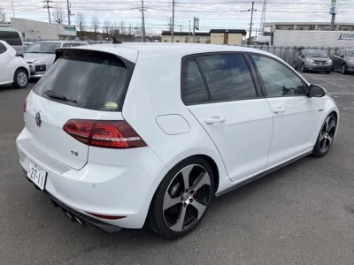 Volkswagen GOLF  с аукциона в Японии