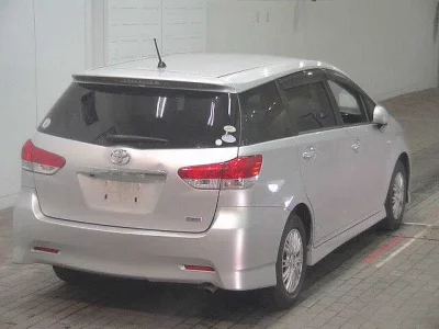 Toyota WISH  с аукциона в Японии