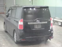 Toyota NOAH лот № 2190 оценка R  с аукциона в Японии 1