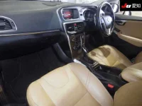 Volvo V40 лот № 30610 оценка 3.5  с аукциона в Японии 2