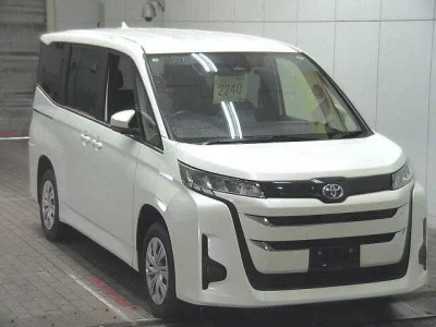 Toyota NOAH  с аукциона в Японии