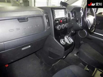 Mitsubishi DELICA D5