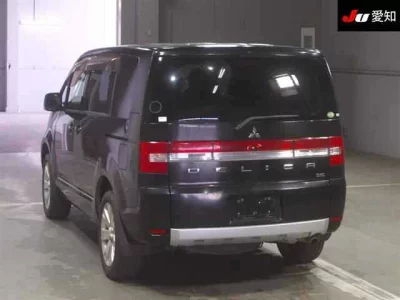 Mitsubishi DELICA D5