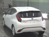 Toyota AQUA лот № 2310 оценка 4  с аукциона в Японии 1