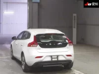 Volvo V40 лот № 30743 оценка 3.5  с аукциона в Японии 1