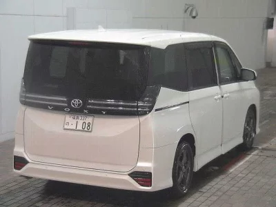 Toyota VOXY  с аукциона в Японии