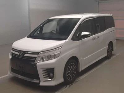 Toyota VOXY  с аукциона в Японии