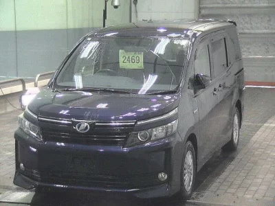 Toyota VOXY  с аукциона в Японии