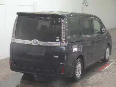 Toyota VOXY  с аукциона в Японии