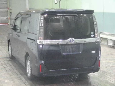 Toyota VOXY  с аукциона в Японии