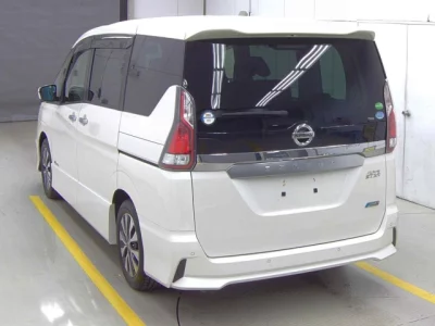 Nissan SERENA  с аукциона в Японии