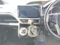 Toyota VOXY лот № 2499 оценка 4  с аукциона в Японии 4