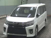 Toyota VOXY лот № 2499 оценка 4  с аукциона в Японии 2