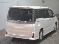 Toyota VOXY лот № 2499 оценка 4  с аукциона в Японии 3