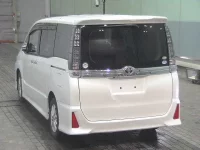 Toyota VOXY лот № 2499 оценка 4  с аукциона в Японии 1