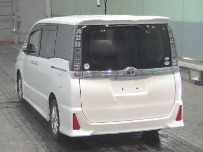 Toyota VOXY  с аукциона в Японии