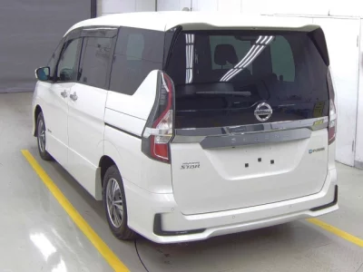 Nissan SERENA  с аукциона в Японии