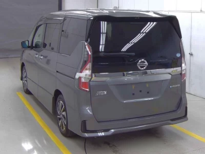 Nissan SERENA  с аукциона в Японии
