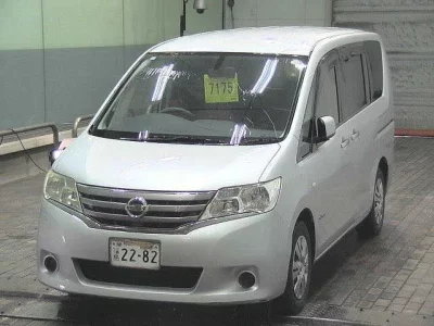 Nissan SERENA  с аукциона в Японии