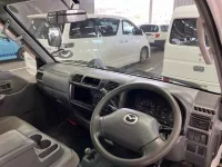 Mazda BONGO VAN лот № 80116 оценка 3.5  с аукциона в Японии 2