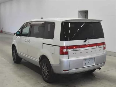 Mitsubishi DELICA D5