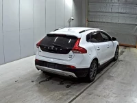 Volvo V40 лот № 9423 оценка 4  с аукциона в Японии 4