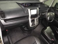 Toyota VOXY лот № 3006 оценка R  с аукциона в Японии 4