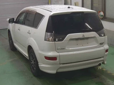 Mitsubishi OUTLANDER  с аукциона в Японии