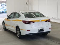 Mazda AXELA лот № 2037 оценка RA  с аукциона в Японии 1