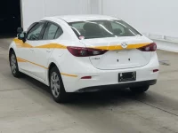 Mazda AXELA лот № 2052 оценка 4  с аукциона в Японии 1