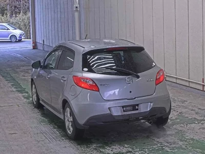 Mazda DEMIO  с аукциона в Японии