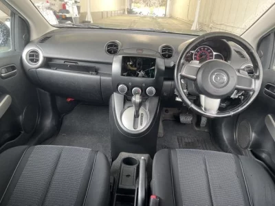 Mazda DEMIO  с аукциона в Японии