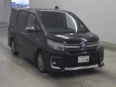 Toyota VOXY  с аукциона в Японии
