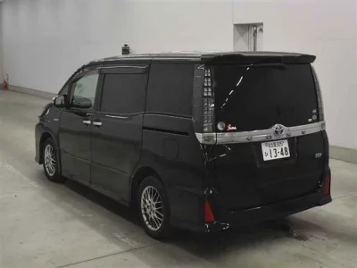 Toyota VOXY  с аукциона в Японии