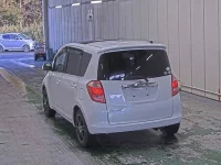 Toyota RACTIS лот № 6147 оценка 3  с аукциона в Японии 1