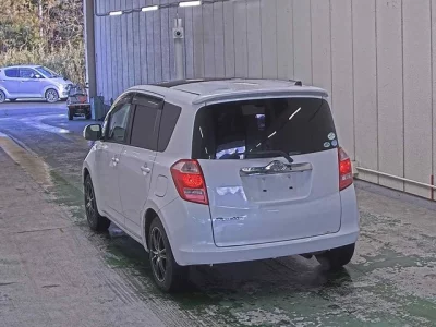 Toyota RACTIS  с аукциона в Японии