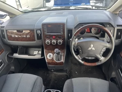 Mitsubishi DELICA D5