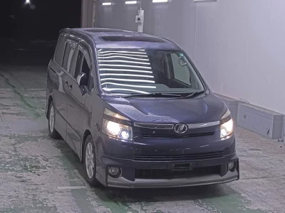 Toyota VOXY  с аукциона в Японии