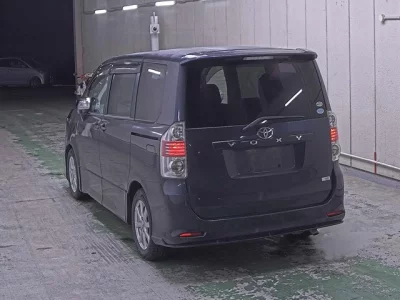 Toyota VOXY  с аукциона в Японии