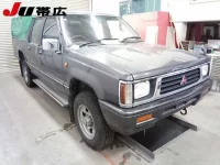 Mitsubishi STRADA лот № 7015 оценка 3  с аукциона в Японии 3