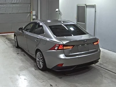 Lexus IS