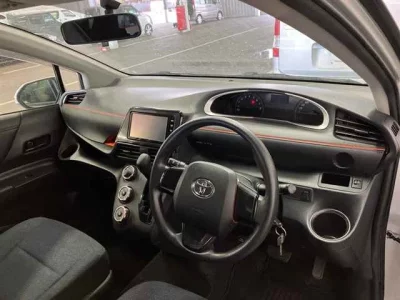 Toyota SIENTA  с аукциона в Японии