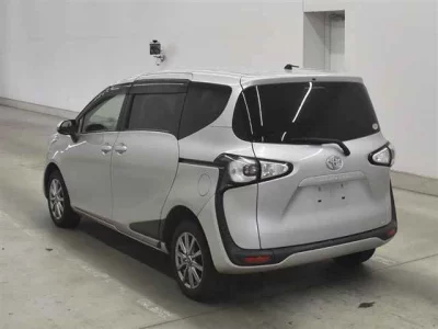 Toyota SIENTA  с аукциона в Японии