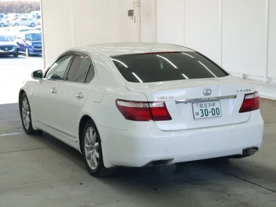Lexus LS
