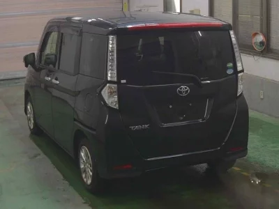 Toyota TANK
