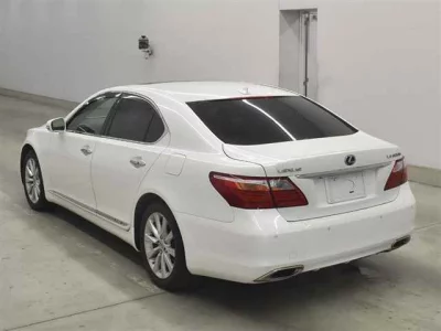 Lexus LS